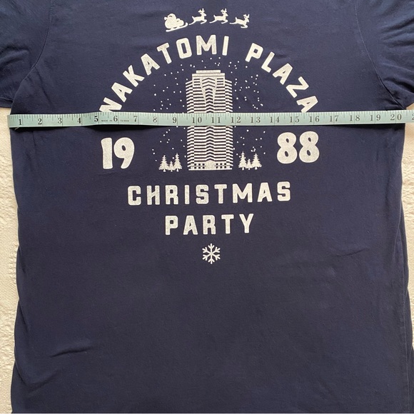 $5 or 3/10 Men’s Die Hard Holiday T-Shirt Size Large - Picture 3 of 4